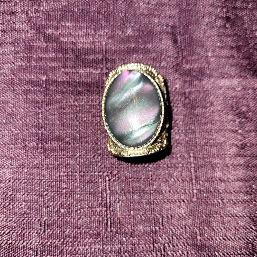 Vintage black & purple iridescent stone on gold ring Size 7